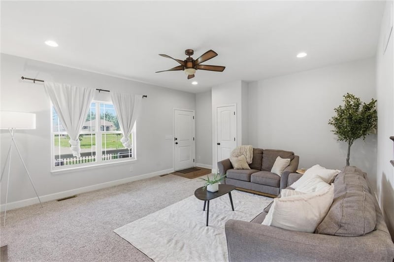12617 Charlotte St, Kansas City, MO 64146