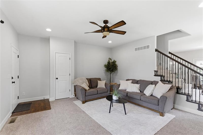 12617 Charlotte St, Kansas City, MO 64146