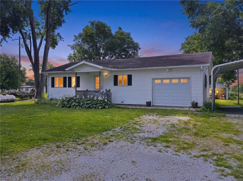 215 2nd St, Sumner, MO 64681