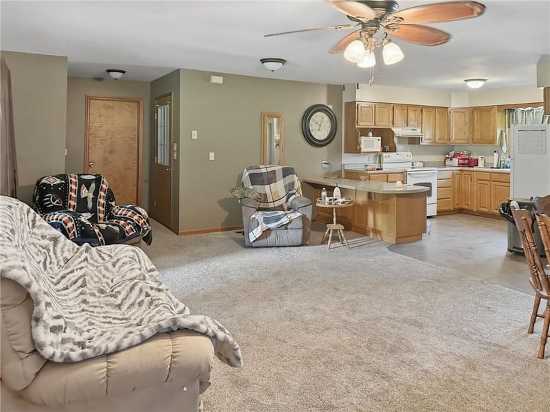 215 2nd St, Sumner, MO 64681
