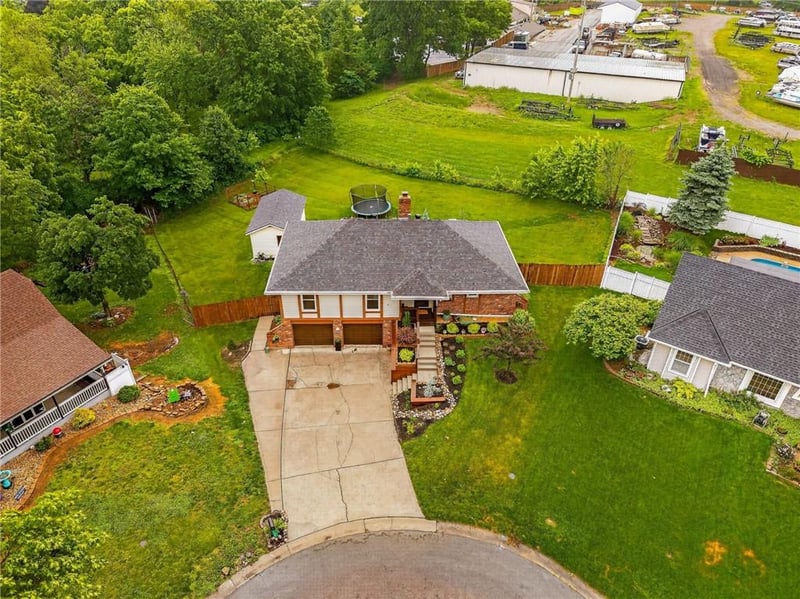 7135 Edge Hill Rd, Kansas City, MO 64152