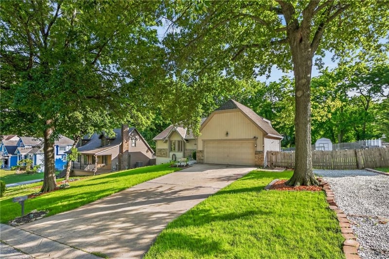 11301 71st St, Raytown, MO 64133