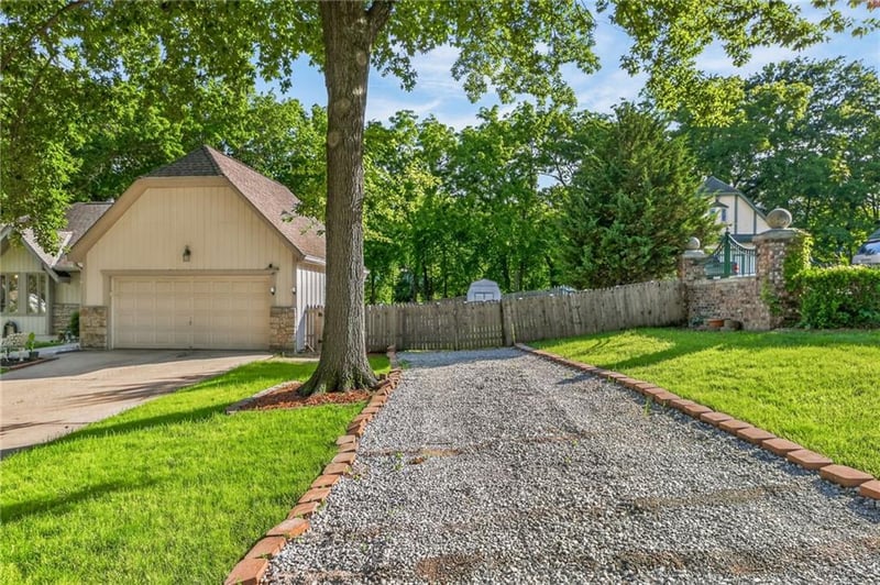 11301 71st St, Raytown, MO 64133