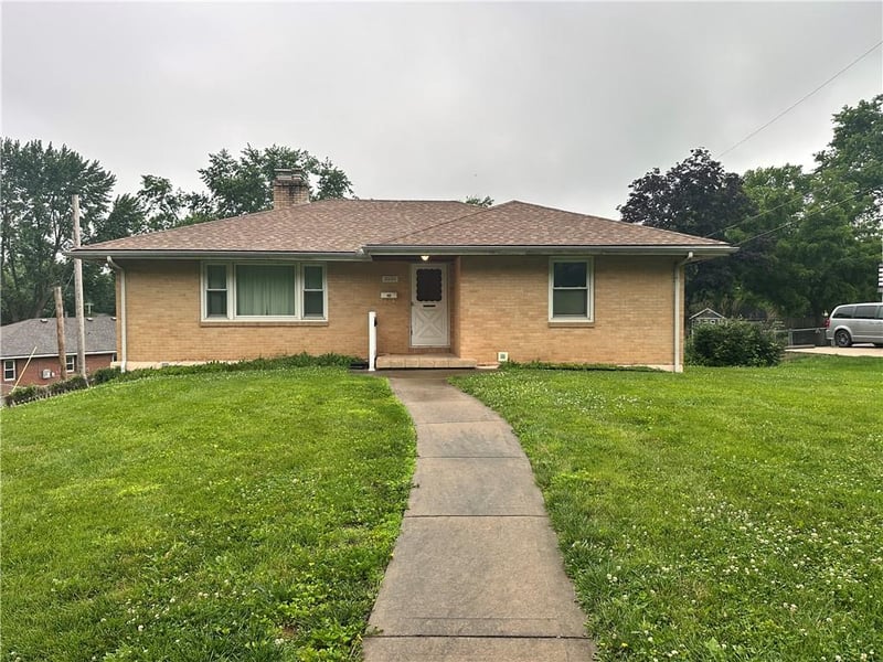 2020 Pearl St, Independence, MO 64055