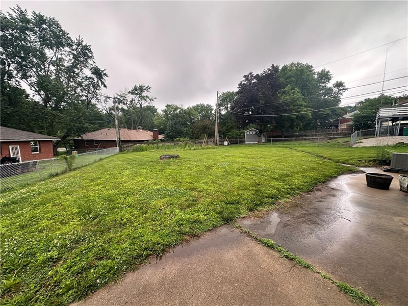 2020 Pearl St, Independence, MO 64055