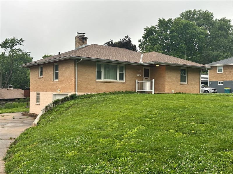 2020 Pearl St, Independence, MO 64055