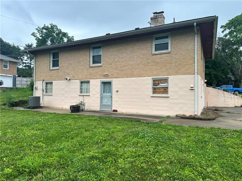 2020 Pearl St, Independence, MO 64055