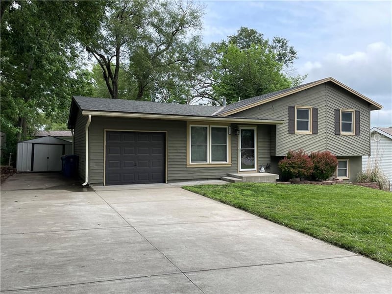 212 Jackson Ave, Liberty, MO 64068