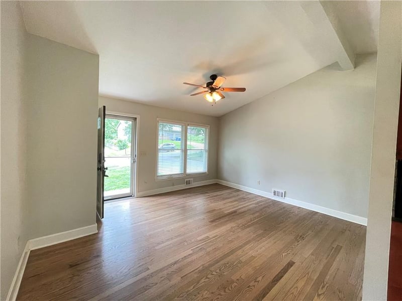 212 Jackson Ave, Liberty, MO 64068