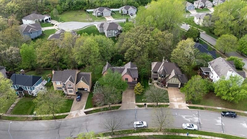 6120 N Strathbury Ave, Kansas City, MO 64151