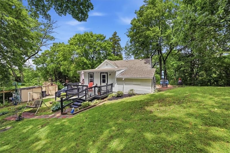 6910 Donahoo Rd, Kansas City, KS 66104