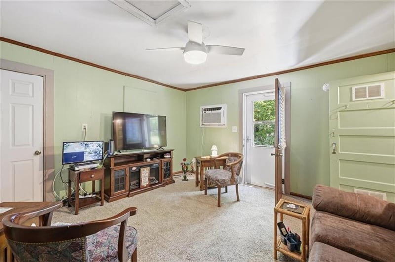 6910 Donahoo Rd, Kansas City, KS 66104