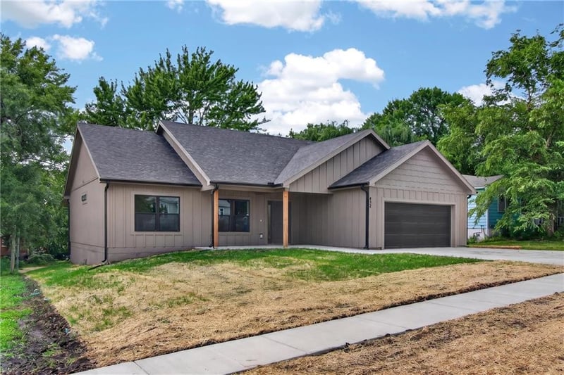 405 Armstrong St, Pleasant Hill, MO 64080