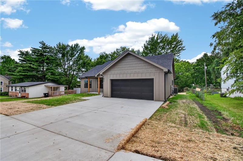 405 Armstrong St, Pleasant Hill, MO 64080