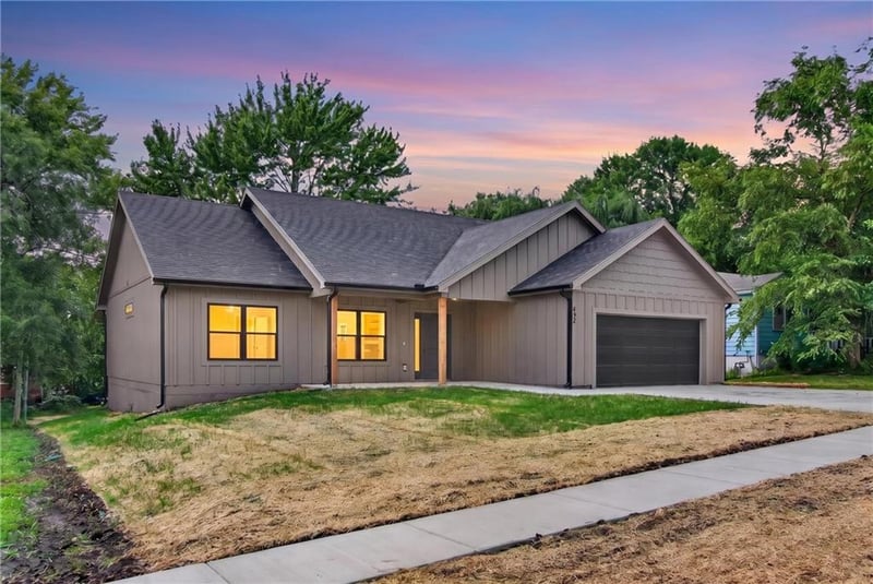 405 Armstrong St, Pleasant Hill, MO 64080