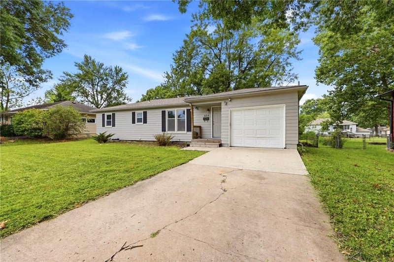 604 Hickory St, Gardner, KS 66030