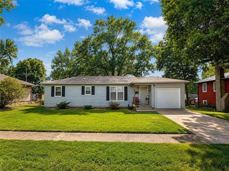 604 Hickory St, Gardner, KS 66030