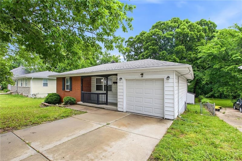 5249 Richmond Ave, Kansas City, MO 64119