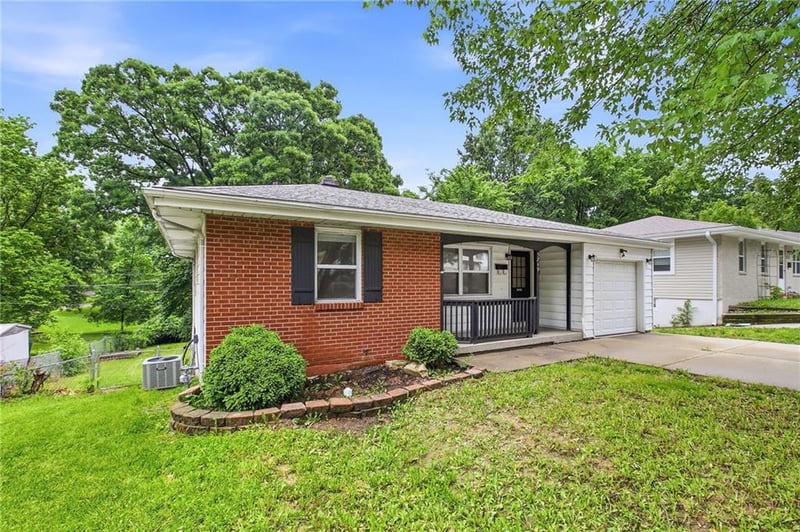 5249 Richmond Ave, Kansas City, MO 64119