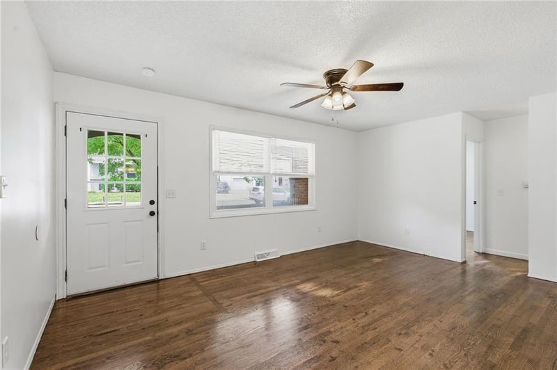 5249 Richmond Ave, Kansas City, MO 64119