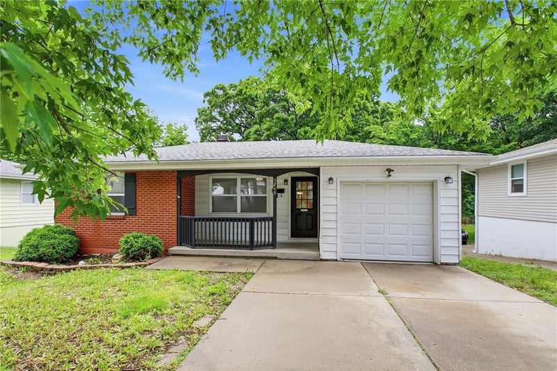 5249 Richmond Ave, Kansas City, MO 64119