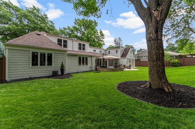 5726 Howe Dr, Fairway, KS 66205