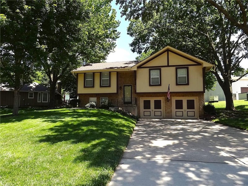 6807 Orchard St, Liberty, MO 64068