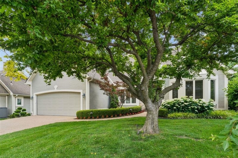 12605 Cedar St, Leawood, KS 66209