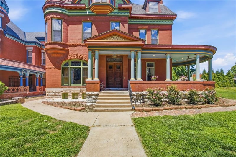 1840 Pendleton Ave, Kansas City, MO 64124