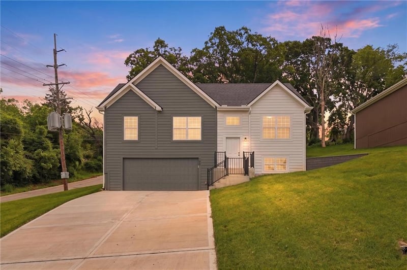 103 S High St, Sugar Creek, MO 64054