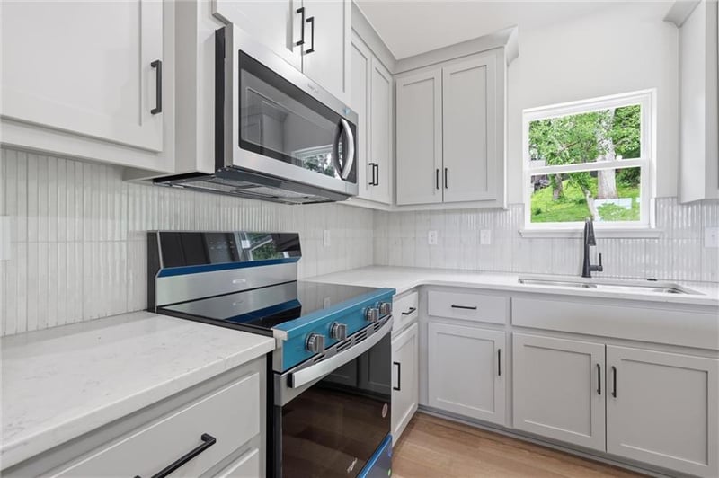 103 S High St, Sugar Creek, MO 64054