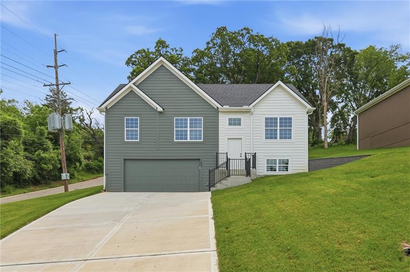 103 S High St, Sugar Creek, MO 64054