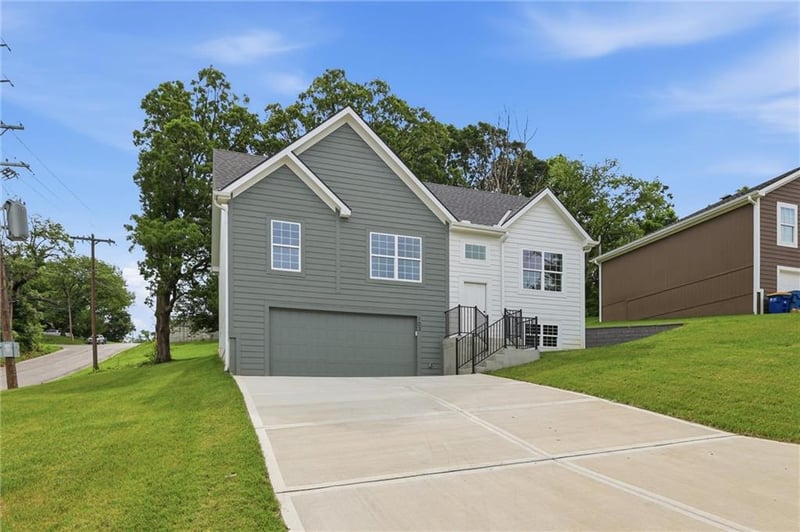 103 S High St, Sugar Creek, MO 64054