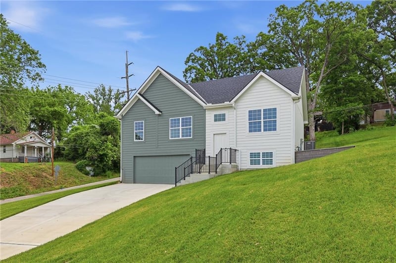 103 S High St, Sugar Creek, MO 64054