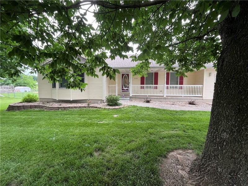 12123 Davis Dr, Lexington, MO 64067