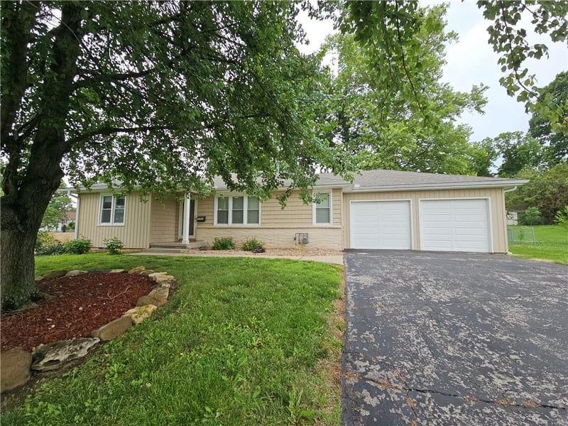 10913 50th Ter, Shawnee, KS 66203
