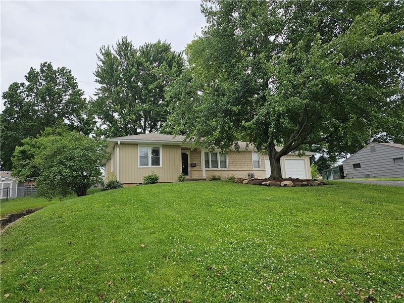 10913 50th Ter, Shawnee, KS 66203