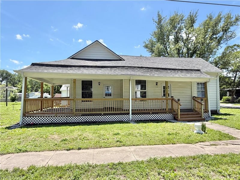 313 Harrison St, Butler, MO 64730