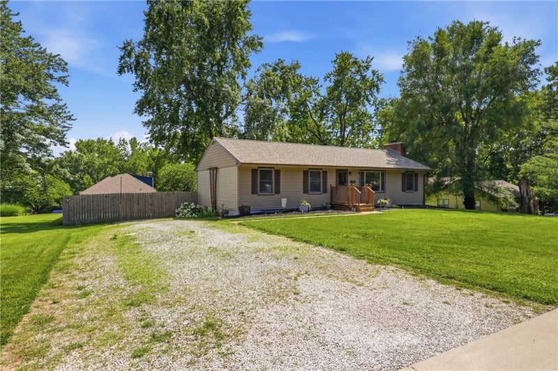 10709 E 70th Ter, Raytown, MO 64138