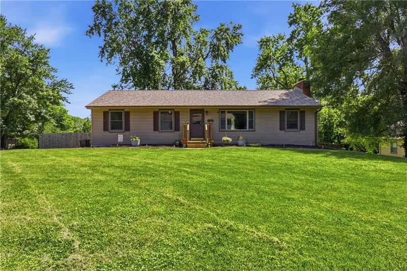 10709 E 70th Ter, Raytown, MO 64138