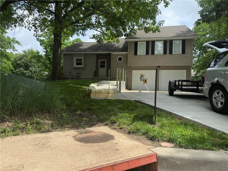 14801 Arapaho Dr, Olathe, KS 66062