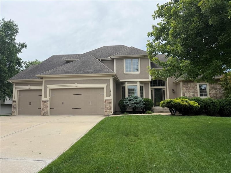 1613 Shadow Valley Dr, Lee's Summit, MO 64064