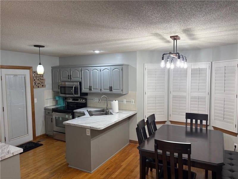 13105 Fox Ridge Dr, Olathe, KS 66062