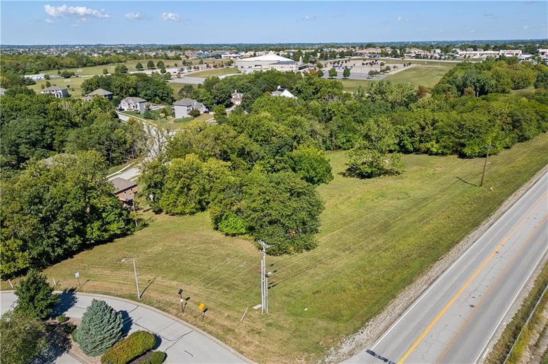 1548 Timber Ridge Dr, Liberty, MO 64068