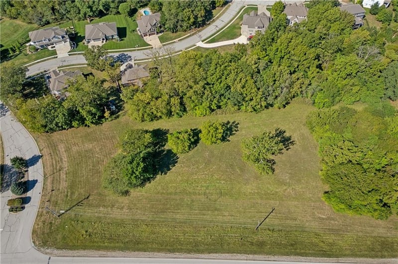 1548 Timber Ridge Dr, Liberty, MO 64068