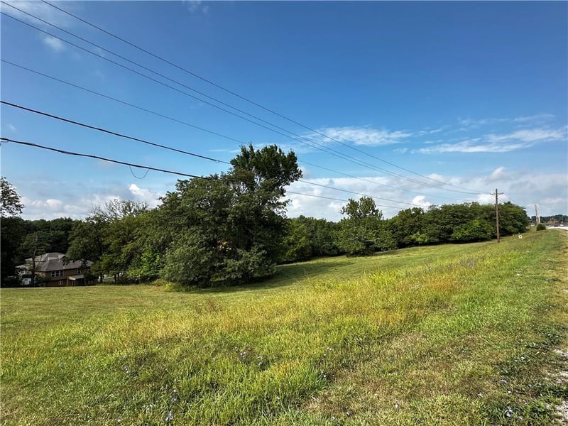1548 Timber Ridge Dr, Liberty, MO 64068