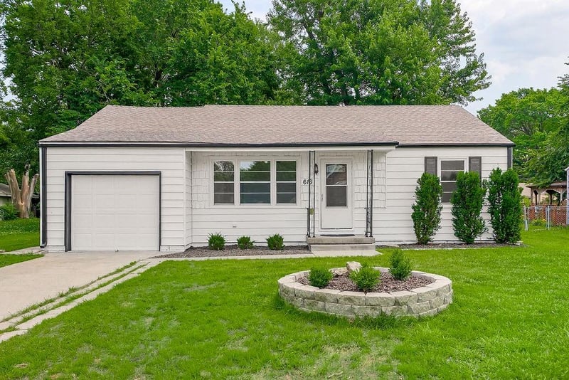 616 Lee Ave, Olathe, KS 66061