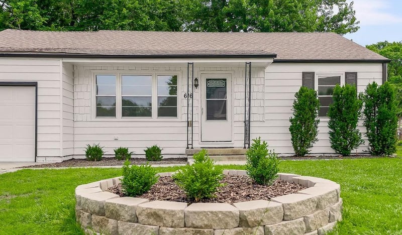 616 Lee Ave, Olathe, KS 66061