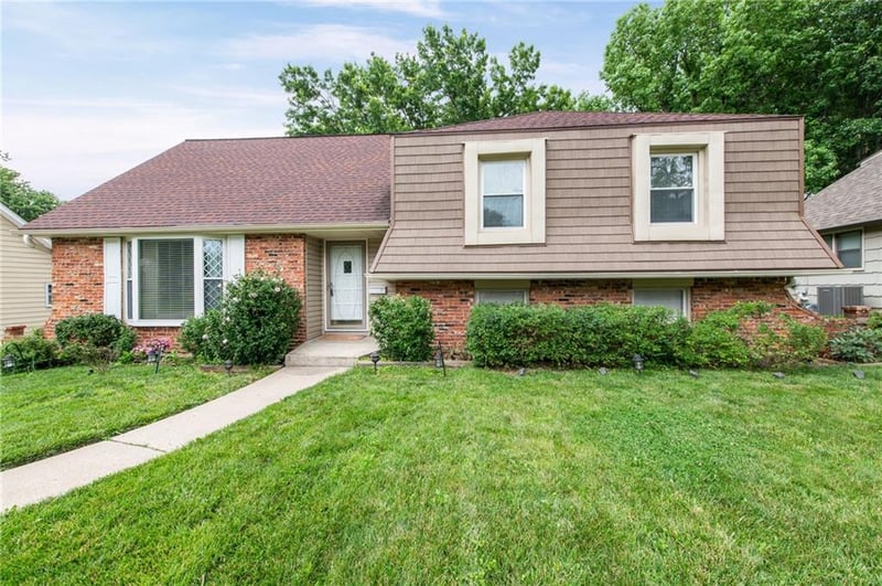 6819 Birch Ln, Kansas City, MO 64151