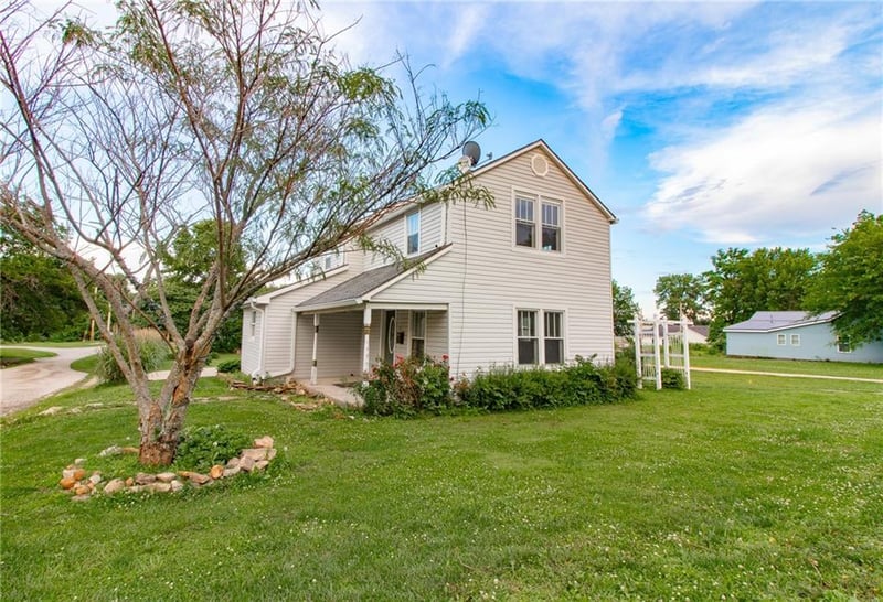 701 Pine St, Holden, MO 64040